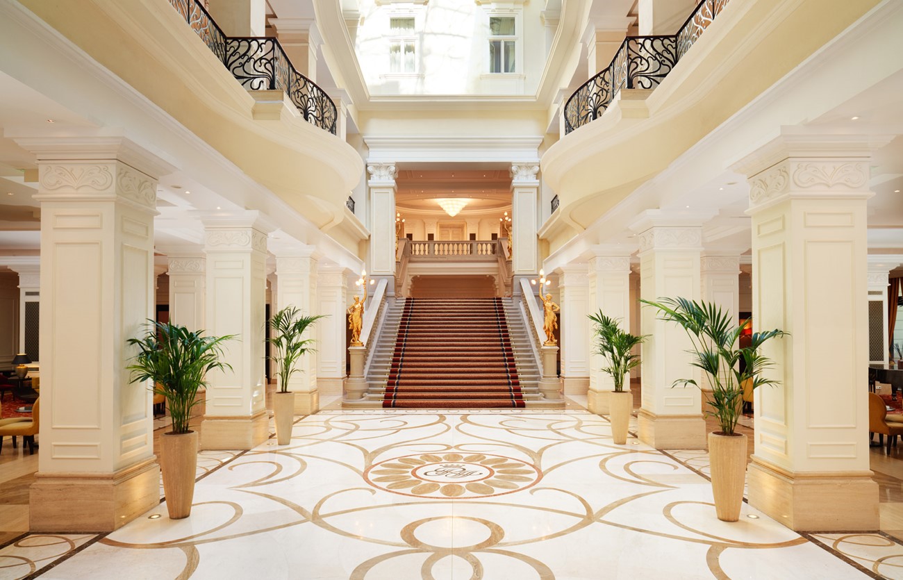 corinthia-budapest-lobby-stairs