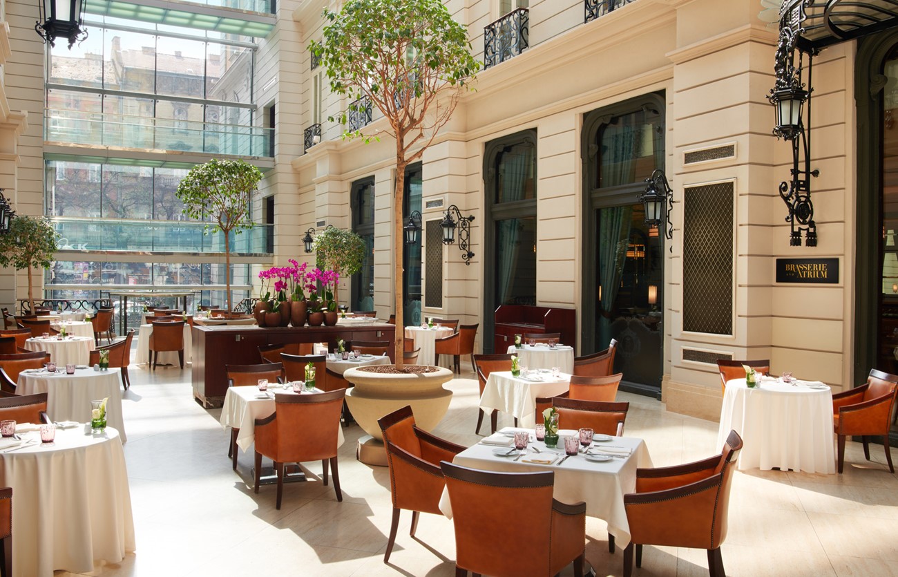 corinthia_budapest_brasserie_atrium_restaurant_tables