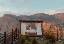 Oman – luksuriøse opplevelser, stillhet og natur i perfekt balanse Privat spa-opplevelse i solnedgangen på Alila Jabal Akhdar – der stillhet, fjellandskap og velvære smelter sammen i total harmoni.