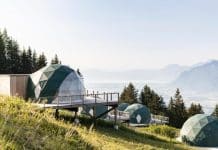 Minimalistisk luksus i de sveitsiske Alpene Geodetiske pods ved Whitepod Original med utsikt over Rhône-dalen