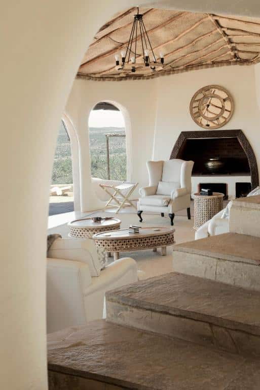 «Luksuriøse suiter på Olarro Plains, vakkert integrert i det åpne landskapet.»