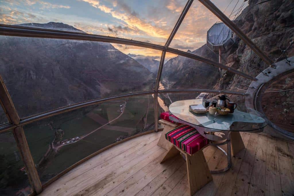 Skylodge Adventure Suites - frokost med helt spektakulær utsikt og kaffe, luksusopplevelse i Peru